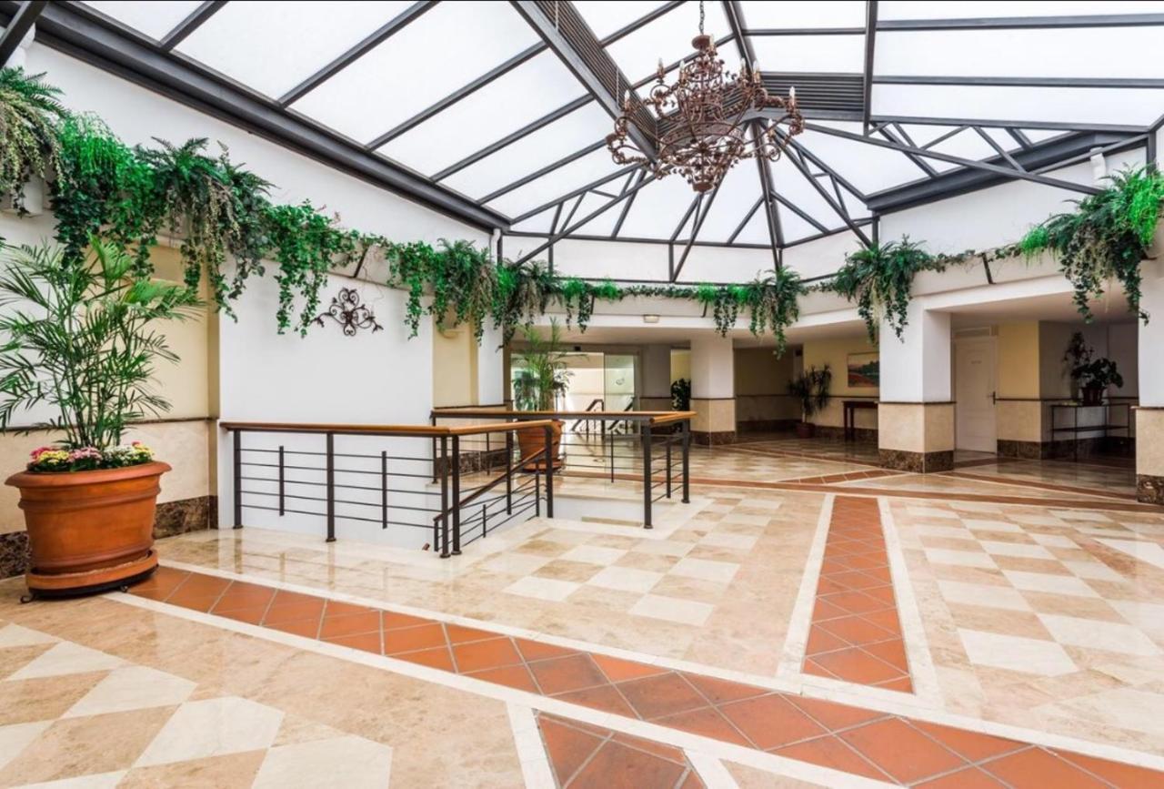 Terrazas de Banus Apartment Marbella Bagian luar foto